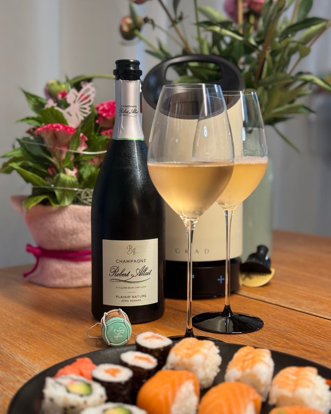 100% Pinot Meunier, Brut Nature, MLF blockiert. Der Plaisir Nature von @champagnerobertallait geht die kompromissloseste Route, die man mit dieser Rebsorte gehen kann. Es ist ni… (1)