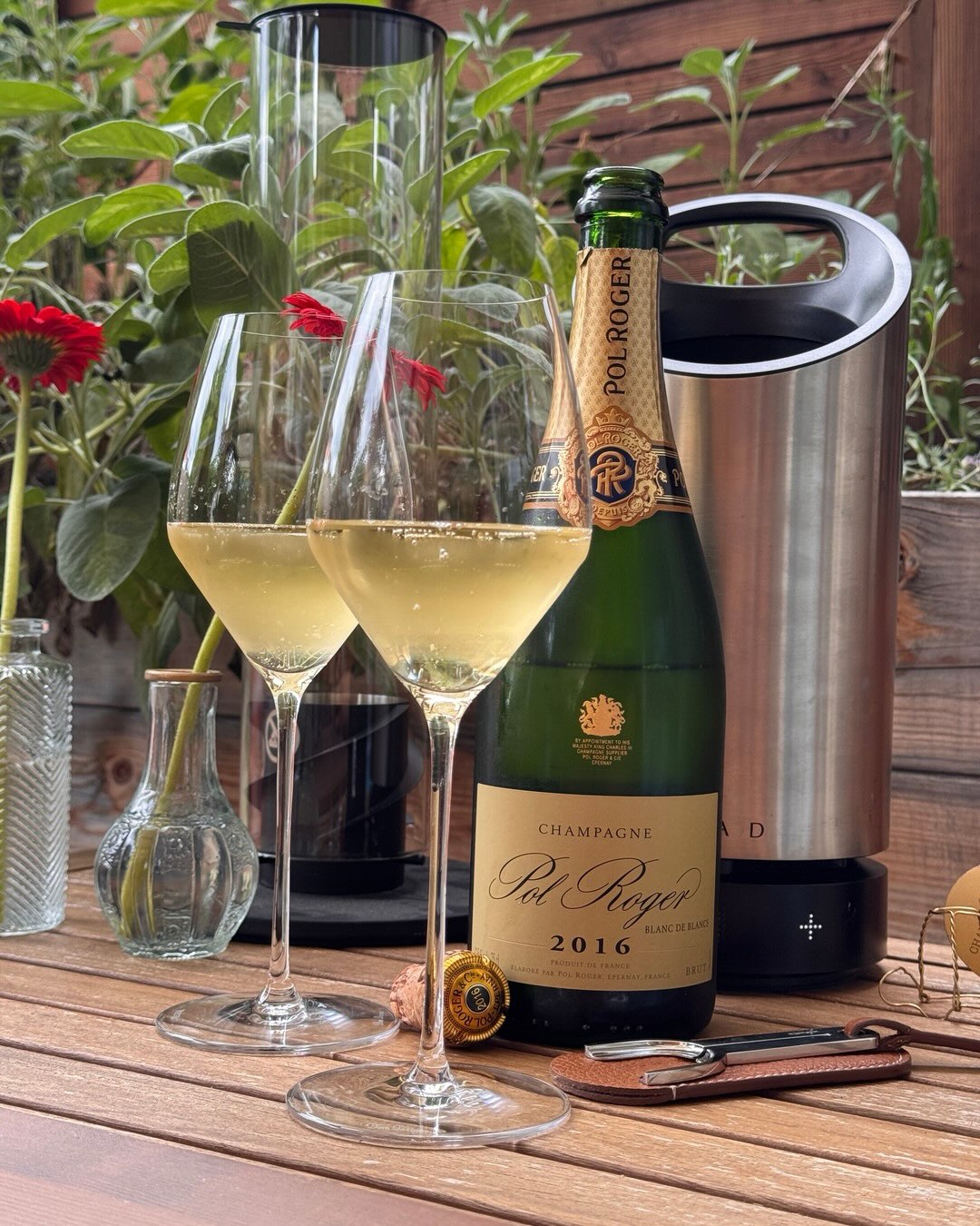 100% Chardonnay aus sechs Grands Crus der Côte des Blancs, alle separat vergoren. So arbeitet @pol_roger beim Blanc de Blancs 2016. Ich kann kein einzelnes Aroma benennen was hi… (1)