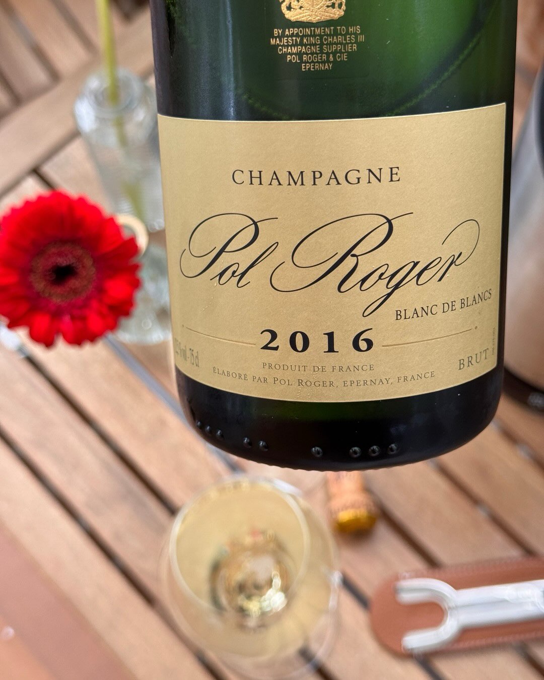 100% Chardonnay aus sechs Grands Crus der Côte des Blancs, alle separat vergoren. So arbeitet @pol_roger beim Blanc de Blancs 2016. Ich kann kein einzelnes Aroma benennen was hi… (9)