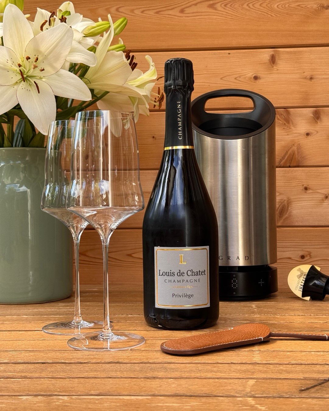 Der Privilège von @louis_de_chatet ist eine Cuvée aus Barbonne-Fayel. Das liegt nicht in den klassischen Grand-Cru-Lagen der Côte des Blancs, sondern an der Côte de Sézanne. Das… (3)