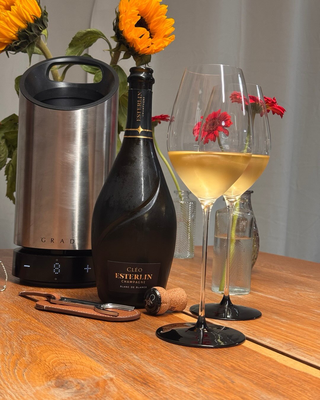 128 Monate sur lattes. Im Supermarkt. Ganz unten im Regal, nicht mal bei den anderen Champagnern. Ich gebe zu, solche Zufallsfunde feiere ich. Ein Vintage Blanc de Blancs mit fa… (1)