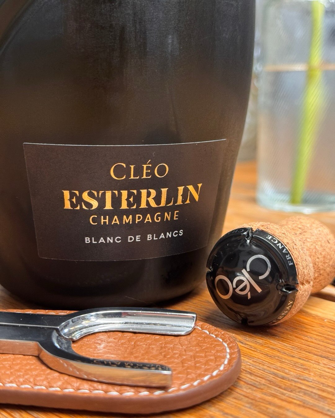 128 Monate sur lattes. Im Supermarkt. Ganz unten im Regal, nicht mal bei den anderen Champagnern. Ich gebe zu, solche Zufallsfunde feiere ich. Ein Vintage Blanc de Blancs mit fa… (5)
