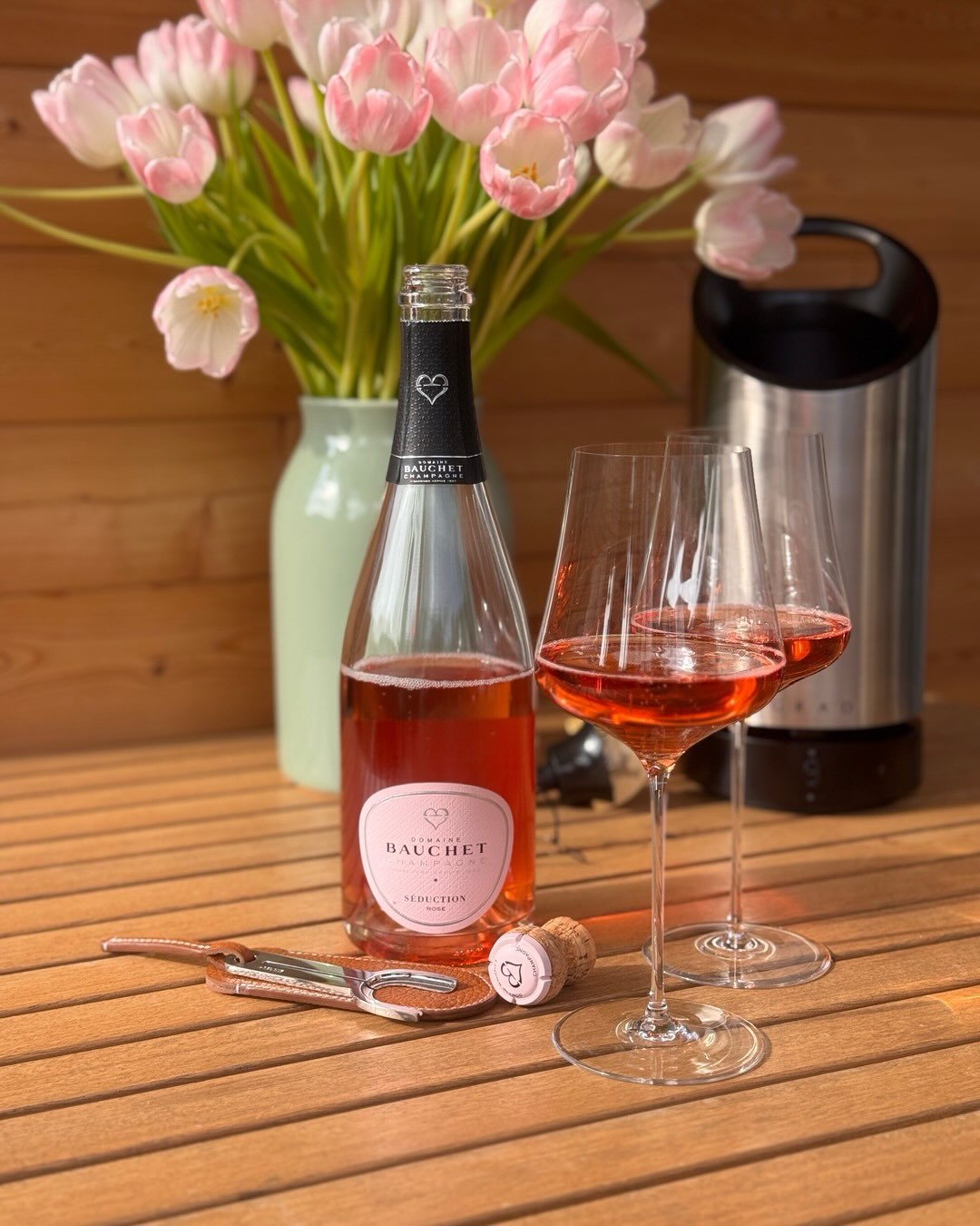 Die Séduction von @domainebauchet ist ein Rosé mit einer tollen Ausgewogenheit. Frisch, trotzdem Cremig und die 10 g/l Dosage wirkt in diesem Rosé eher elegant als süß. 60% Char… (1)