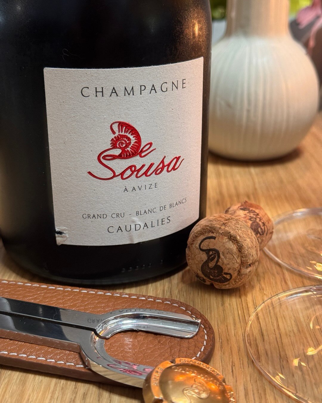 50% Réserve perpétuelle, Demeter-zertifiziert, Chardonnay aus Avize. Und trotzdem überrascht mich @champagnedesousa mit der Caudalies jedes Mal neu. @champagnedesousa vinifizier… (5)