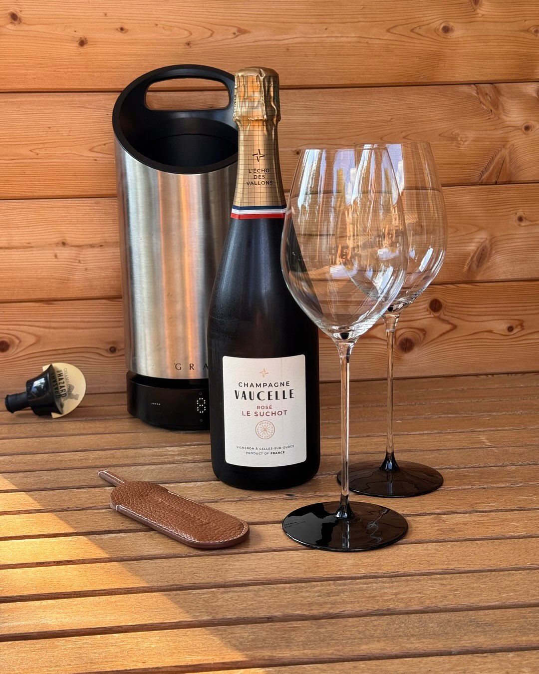 100% Pinot Noir, vier Tage Mazerationszeit, ein einzelnes Parzellenstück namens Le Suchot. Das ist die Grundlage dieses Rosés von @champagnevaucelle . Fruchtig, direkt, mit eine… (3)