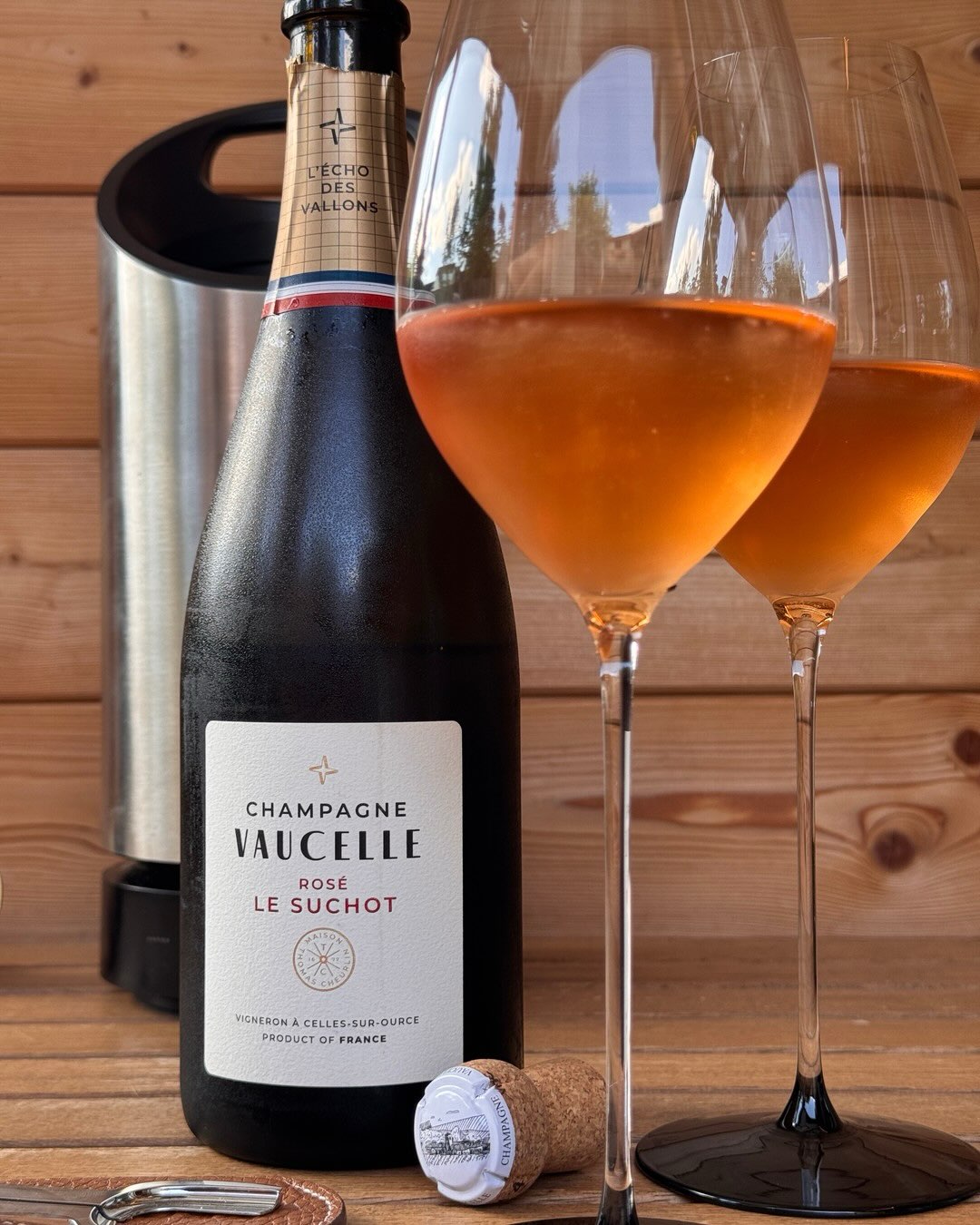 100% Pinot Noir, vier Tage Mazerationszeit, ein einzelnes Parzellenstück namens Le Suchot. Das ist die Grundlage dieses Rosés von @champagnevaucelle . Fruchtig, direkt, mit eine… (7)