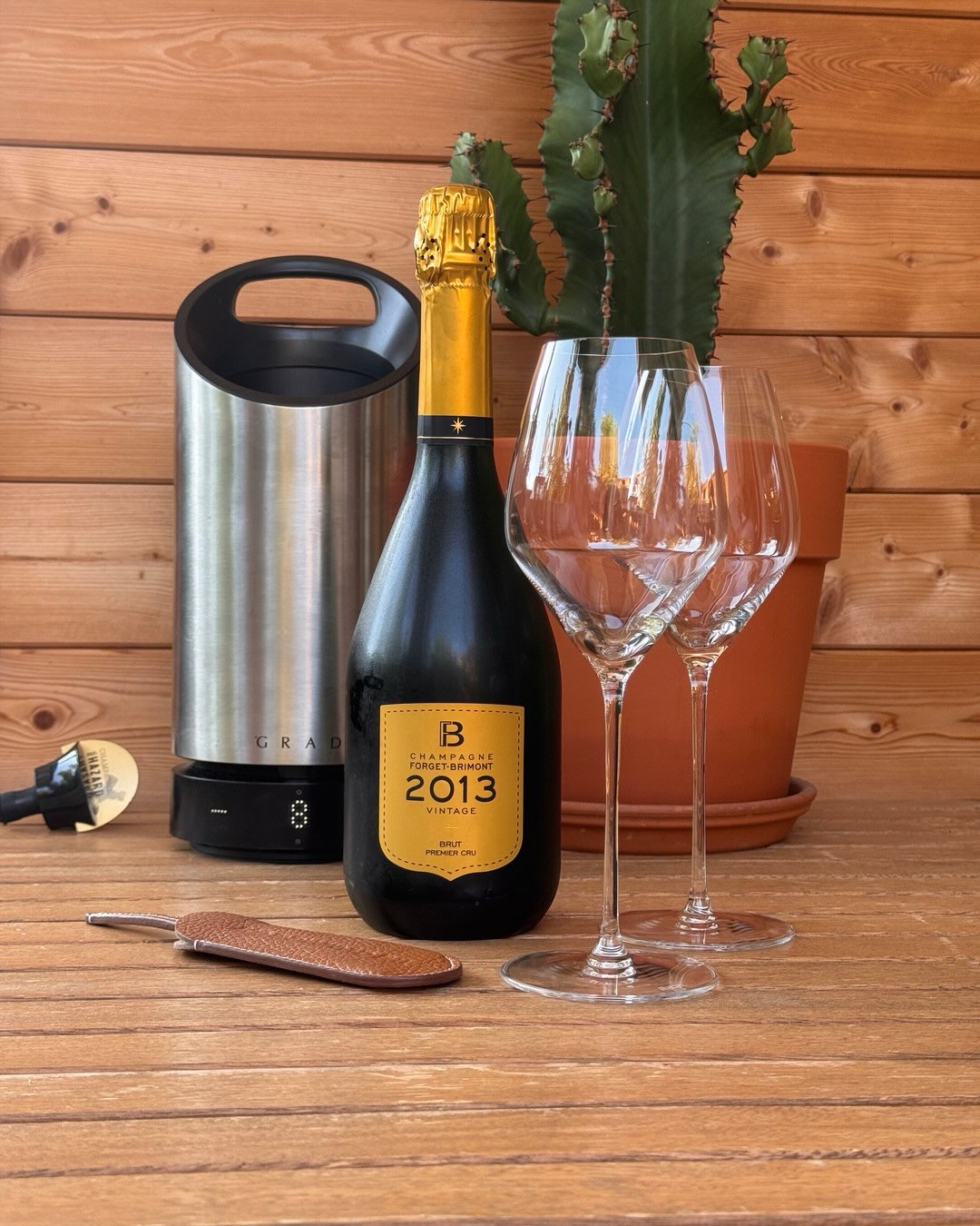 2013 war in der Champagne kein einfacher Jahrgang. Kühler Sommer, späte Lese, viel Selektionsarbeit. Deshalb finde ich es spannend, was ein Haus daraus macht, das Jahrgangschamp… (3)