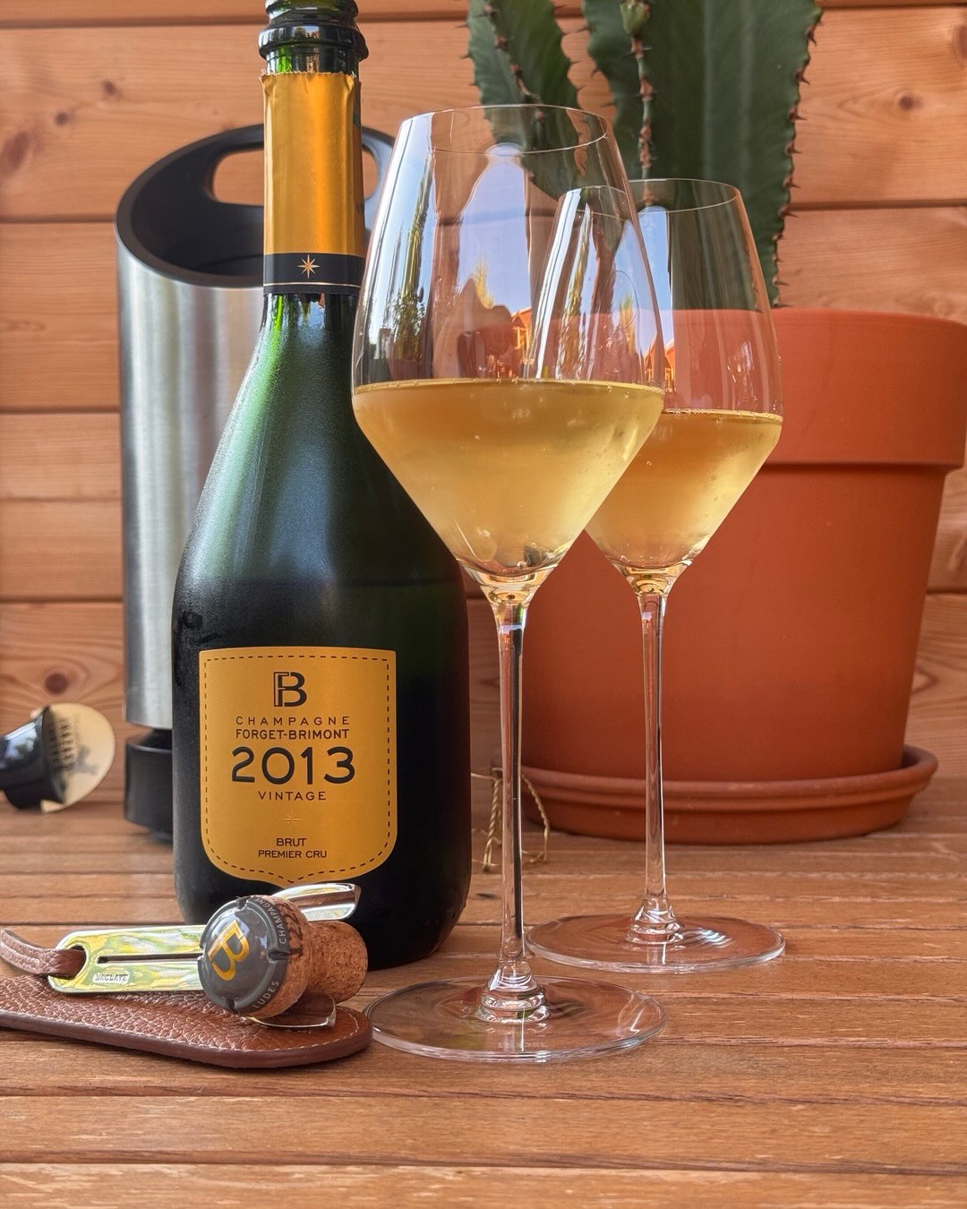 2013 war in der Champagne kein einfacher Jahrgang. Kühler Sommer, späte Lese, viel Selektionsarbeit. Deshalb finde ich es spannend, was ein Haus daraus macht, das Jahrgangschamp… (7)